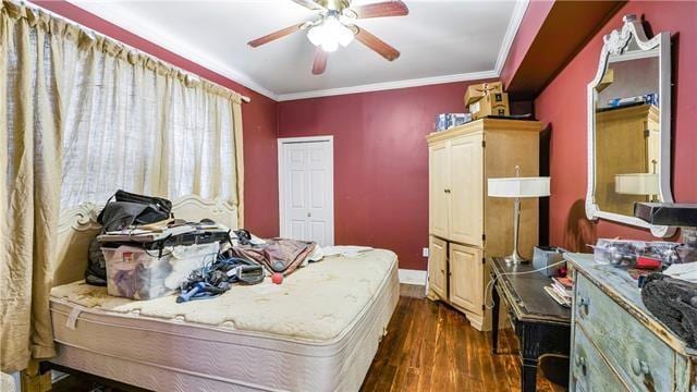 4429-31 Eden Ln, New Orleans, LA 70125 - bedroom with dark wood-type flooring, ornamental molding, and ceiling fan