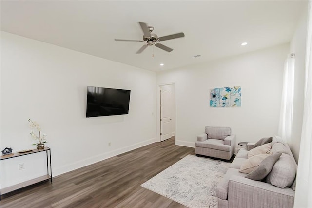 8532 Regiment Dr, Chalmette, LA 70043 - living area featuring ceiling fan, wood finished floors, and recessed lighting