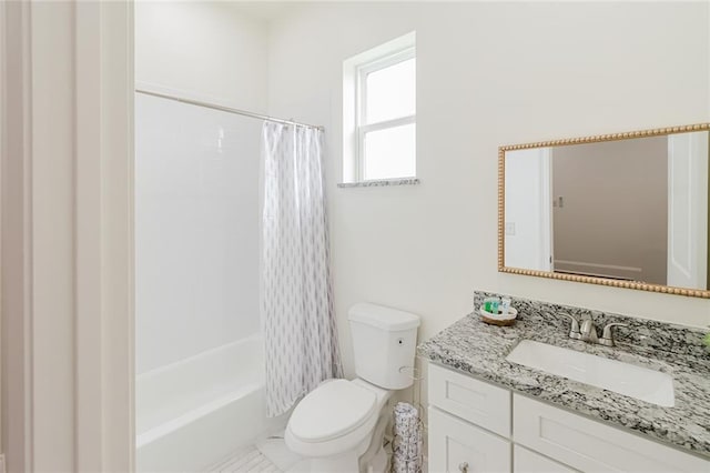 8532 Regiment Dr, Chalmette, LA 70043 - full bathroom with vanity and shower / bath combination with curtain