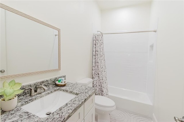 8532 Regiment Dr, Chalmette, LA 70043 - bathroom with vanity and shower / bath combo with shower curtain
