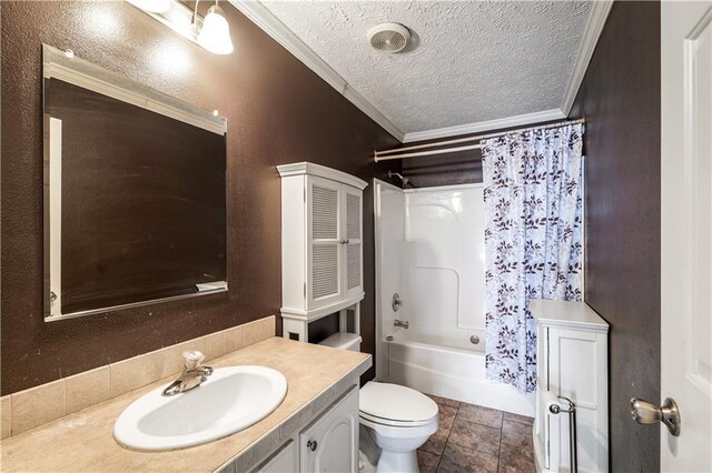 4850 Pauline Dr, New Orleans, LA 70126 - full bath with crown molding, vanity, shower / tub combo with curtain, and a textured ceiling