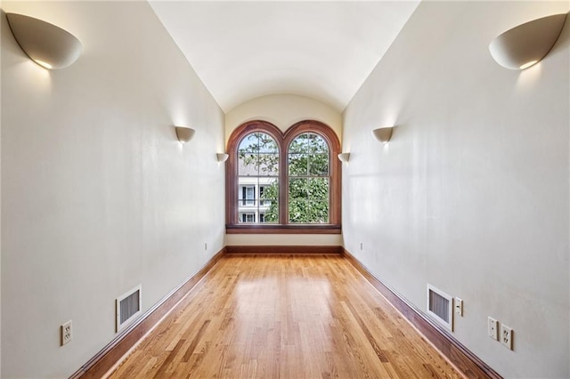 52 Tokalon Pl, Metairie, LA 70001 - spare room featuring light wood-style flooring and lofted ceiling