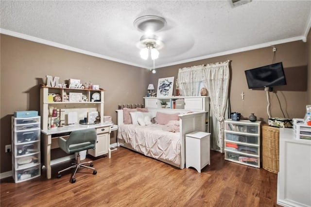 4969 Tasha Ln, Jean Lafitte, LA 70067 - bedroom featuring ornamental molding, wood finished floors, and a textured ceiling