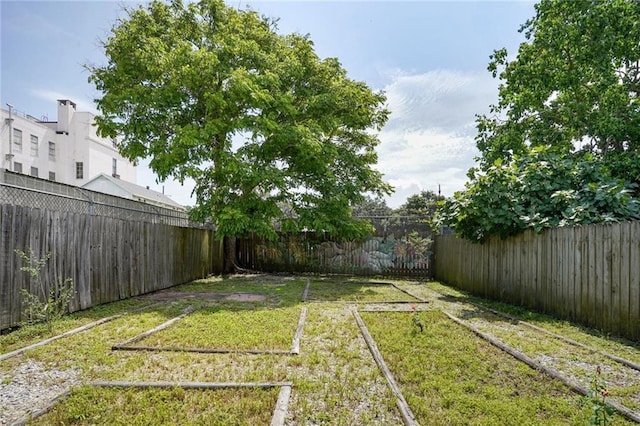 1717 Painters St, New Orleans, LA 70117 - view of fenced backyard