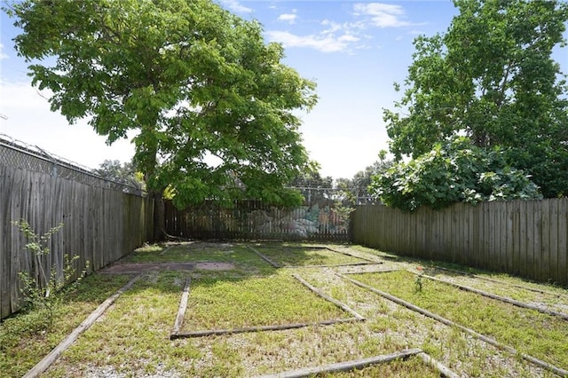 1717 Painters St, New Orleans, LA 70117 - view of fenced backyard
