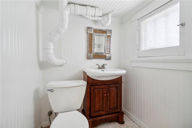 1419 Pine St, New Orleans, LA 70118 - half bath with vanity and toilet