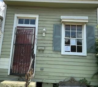 5827 Tchoupitoulas St, New Orleans, LA 70115 - doorway to property