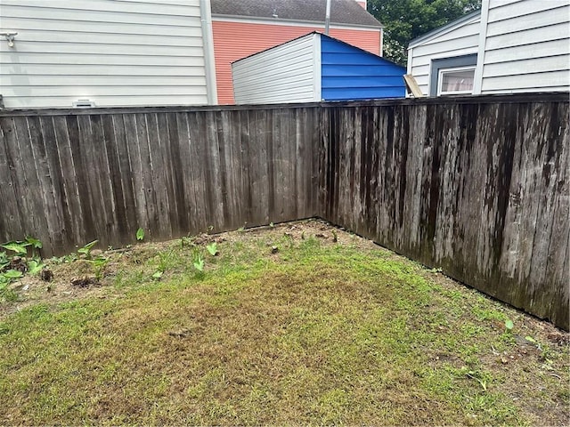 5827 Tchoupitoulas St, New Orleans, LA 70115 - view of yard