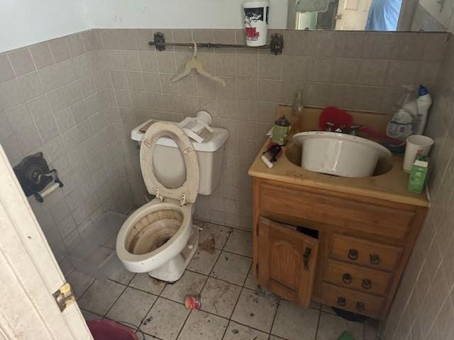 85274 Kings Rd, Bogalusa, LA 70427 - half bath with tile walls, vanity, and tile patterned flooring