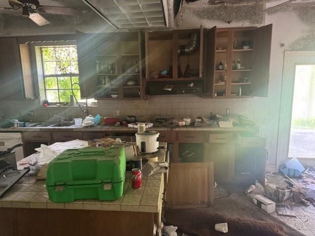 85274 Kings Rd, Bogalusa, LA 70427 - kitchen with tile counters, tasteful backsplash, under cabinet range hood, and ceiling fan