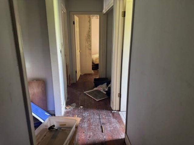 85274 Kings Rd, Bogalusa, LA 70427 - hall with hardwood / wood-style floors