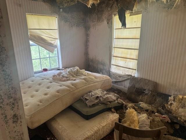 85274 Kings Rd, Bogalusa, LA 70427 - bedroom featuring wallpapered walls