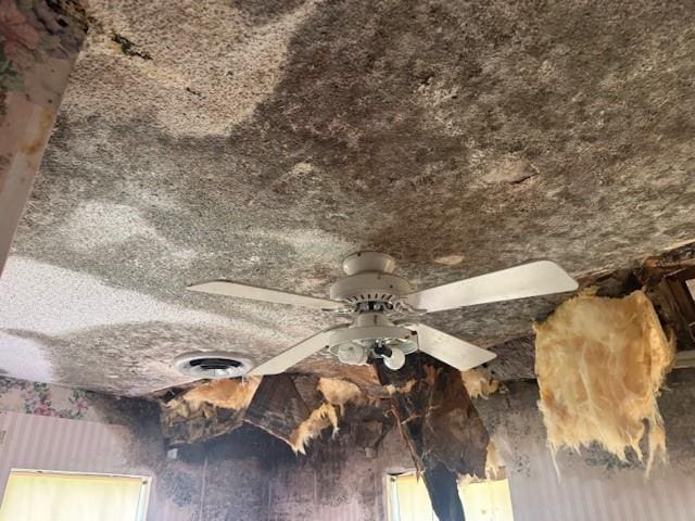 85274 Kings Rd, Bogalusa, LA 70427 - detailed view of ceiling fan
