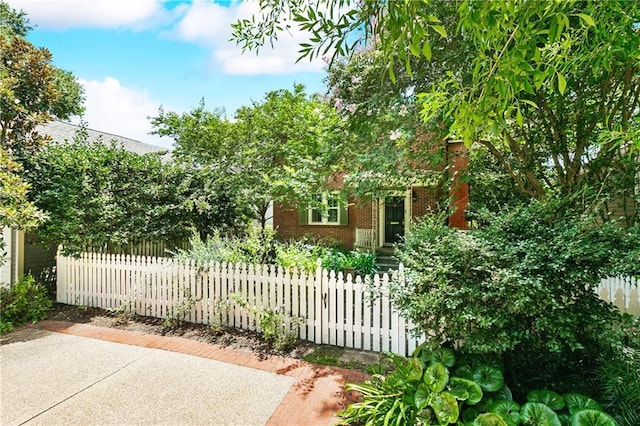 42 Crane St, New Orleans, LA 70124 - gate featuring a patio area