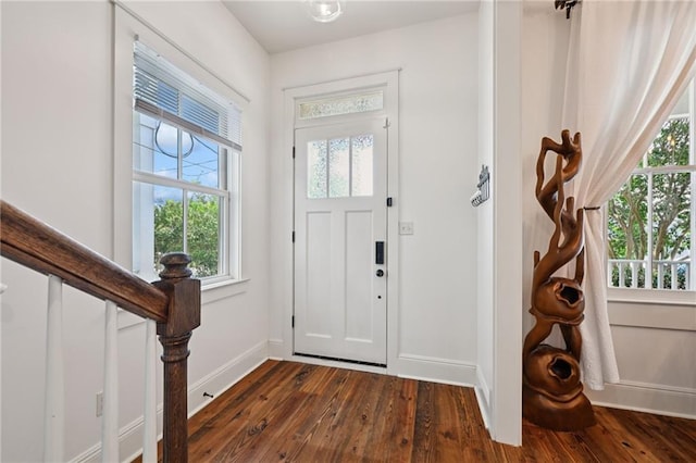 110 Atlantic Ave, New Orleans, LA 70114 - entrance foyer with dark wood-style flooring