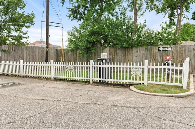 3805 Houma Blvd Unit C210, Metairie, LA 70006 - gate featuring a fenced front yard