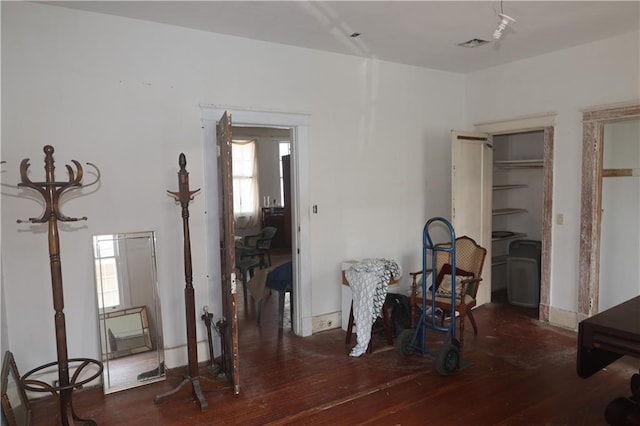 5326 Prytania St, New Orleans, LA 70115 - sitting room featuring wood-type flooring