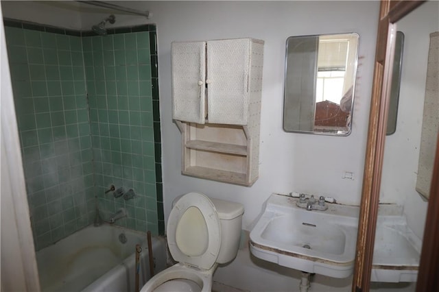 5326 Prytania St, New Orleans, LA 70115 - bathroom with shower / tub combination and toilet