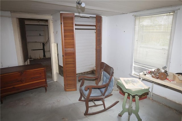5326 Prytania St, New Orleans, LA 70115 - sitting room featuring concrete floors