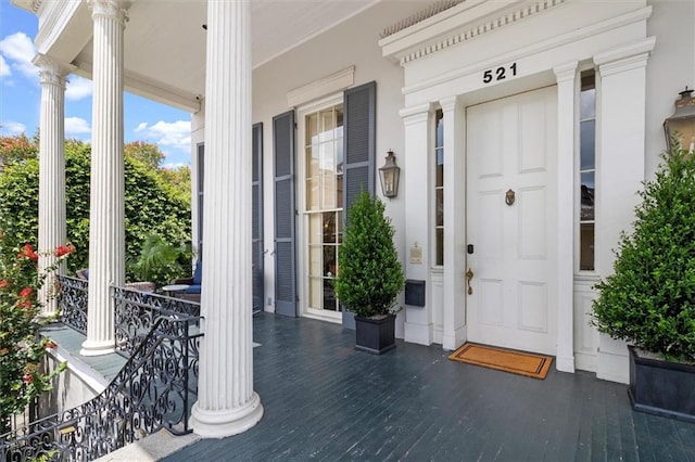 521 Dauphine St, New Orleans, LA 70112 - entrance to property featuring a porch