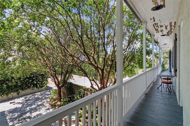 521 Dauphine St, New Orleans, LA 70112 - view of wooden deck