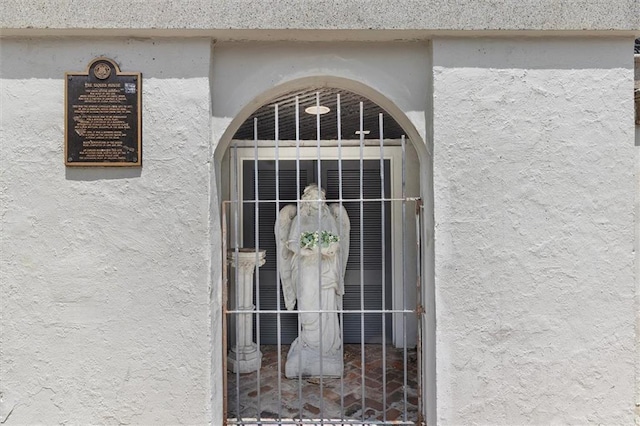 521 Dauphine St, New Orleans, LA 70112 - exterior view of stucco siding