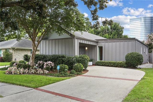 2310 Metairie Ct, Metairie, LA 70001 - view of front of property with board and batten siding and a front yard