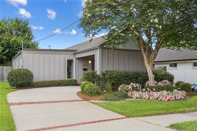 2310 Metairie Ct, Metairie, LA 70001 - view of front facade with board and batten siding