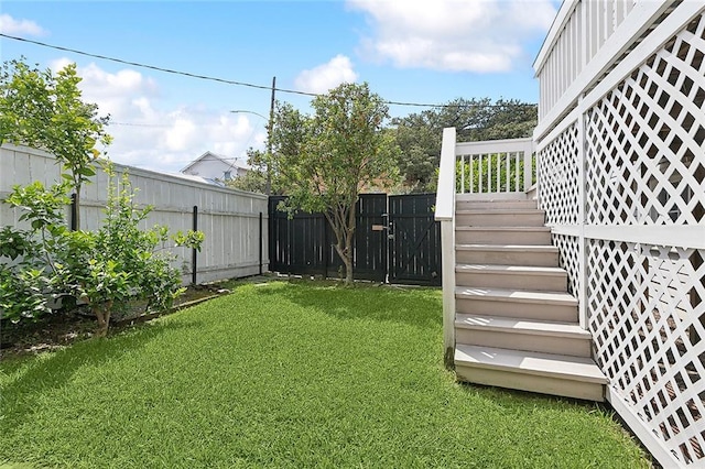 5540 Pitt St, New Orleans, LA 70115 - fenced backyard with stairs