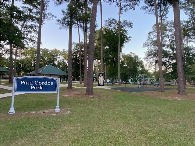 201 Shaunell Dr, Mandeville, LA 70448 - surrounding community featuring a lawn