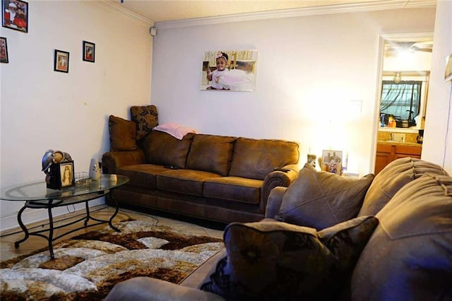110 E Green St, Hammond, LA 70403 - living room with crown molding