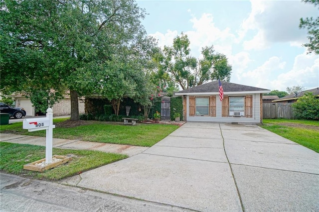 808 N Pearl St, Slidell, LA 70461 - view of front of home featuring concrete driveway