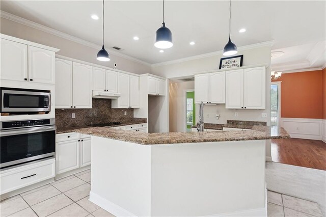 804 S Hawthorn Ct, Slidell, LA 70458 - kitchen featuring stainless steel appliances, under cabinet range hood, white cabinets, crown molding, and recessed lighting