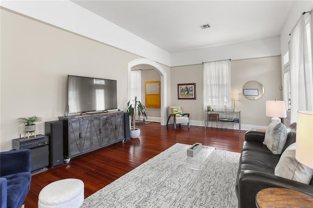 401 Pelican Ave, New Orleans, LA 70114 - living area featuring wood finished floors and arched walkways