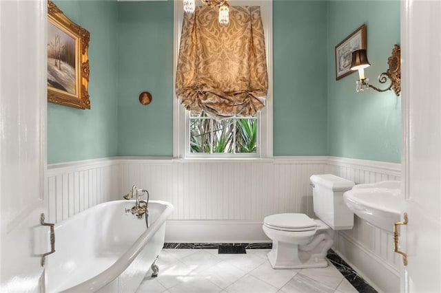 401 Pelican Ave, New Orleans, LA 70114 - bathroom featuring a wainscoted wall and a soaking tub