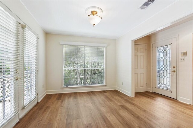 3523 Audubon Trce Unit 3523, Jefferson, LA 70121 - foyer with light wood finished floors and baseboards