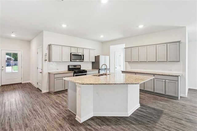 24359 Dawson Ct, Ponchatoula, LA 70454 - kitchen featuring stainless steel appliances, gray cabinets, dark wood finished floors, and recessed lighting