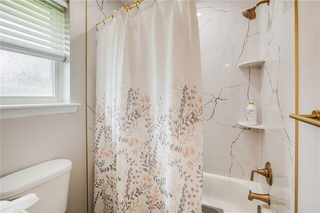 42 Melrose Dr, Destrehan, LA 70047 - bathroom featuring toilet and shower / bathtub combination with curtain