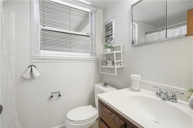 2812 Green Acres Rd, Metairie, LA 70003 - full bath with vanity and a shower with shower curtain