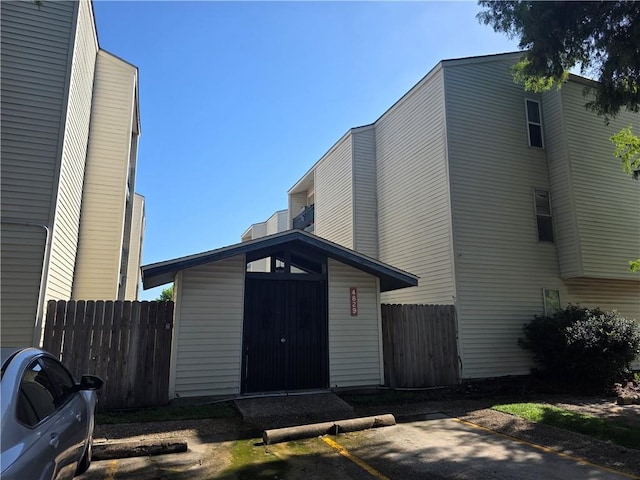 4829 Wabash St Unit 307, Metairie, LA 70001 - view of building exterior featuring uncovered parking