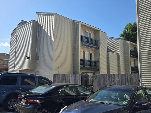 4829 Wabash St Unit 307, Metairie, LA 70001 - view of property featuring uncovered parking