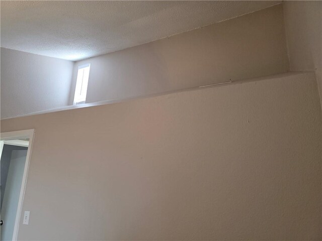 4829 Wabash St Unit 307, Metairie, LA 70001 - detailed view of a textured ceiling