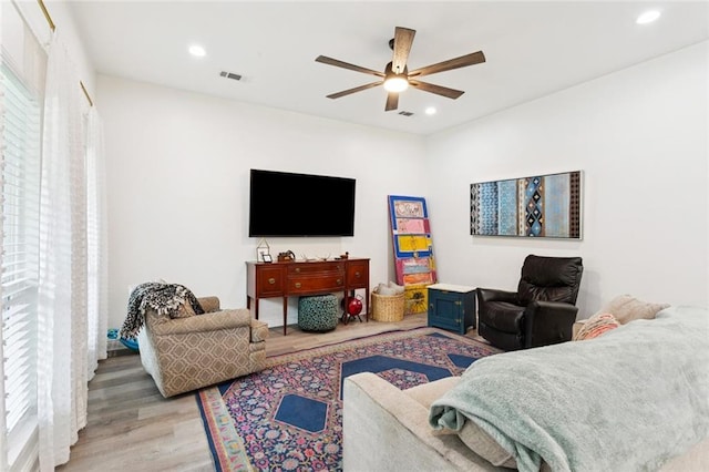 19480 N 3rd St, Covington, LA 70433 - living area with a ceiling fan, light wood-style flooring, and recessed lighting