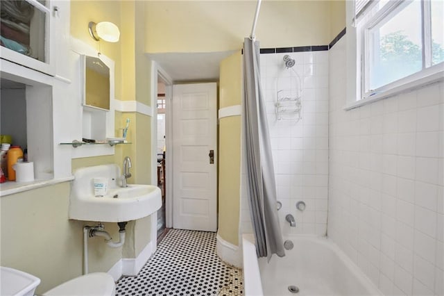 113335 Fern St, New Orleans, LA 70118 - full bath featuring shower / bathtub combination with curtain and toilet