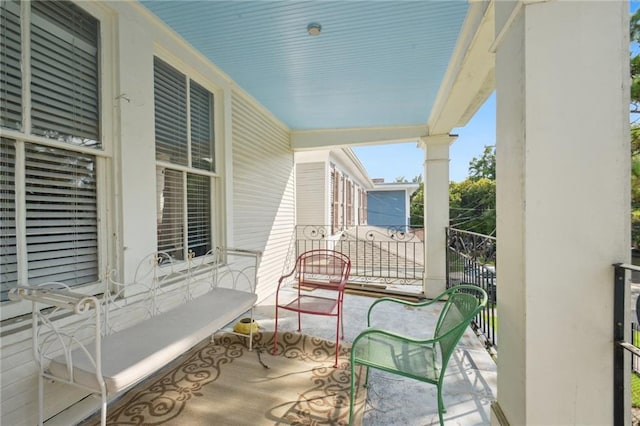 113335 Fern St, New Orleans, LA 70118 - view of covered porch