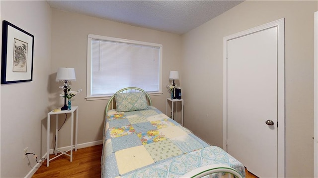 3229 Hero Dr, Gretna, LA 70053 - bedroom featuring wood finished floors and a textured ceiling