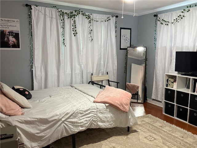 517 Colony Pl, Metairie, LA 70003 - bedroom with wood finished floors and ornamental molding