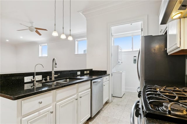 8416 Oak St Unit K, New Orleans, LA 70118 - kitchen with dishwasher, crown molding, range with gas cooktop, freestanding refrigerator, and ceiling fan