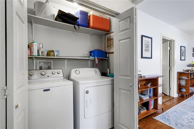 2816 Berwick St, Jefferson, LA 70121 - laundry area featuring washer and dryer and wood finished floors