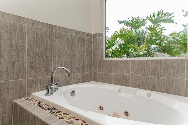 2212 Prairie Ct, Mandeville, LA 70448 - full bath featuring a jetted tub and tile walls